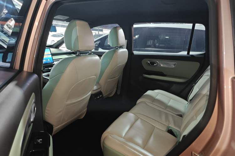 Used AION Y 2023 Younger Interior 4