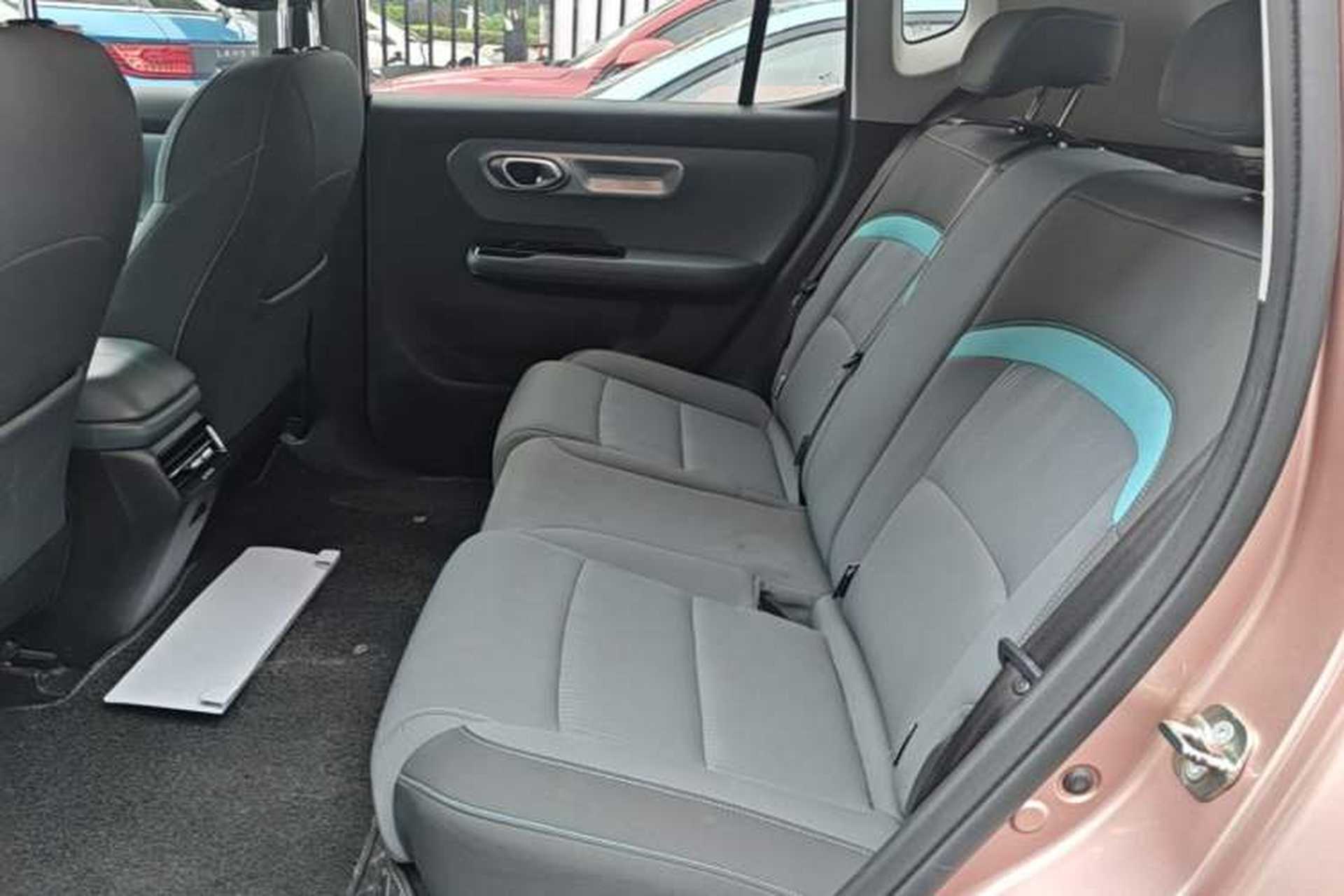 Used AION Y 2023 Younger Left Rear Seat