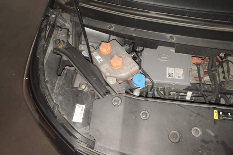 Used AION Y 2023 Younger Engine Bay Right