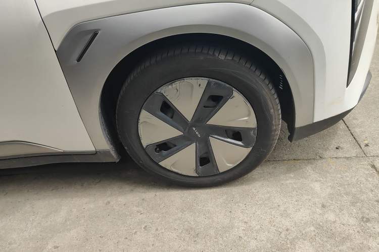 Used AION Y 2023 Plus 510 Enjoy Edition Right Front Wheel Hub