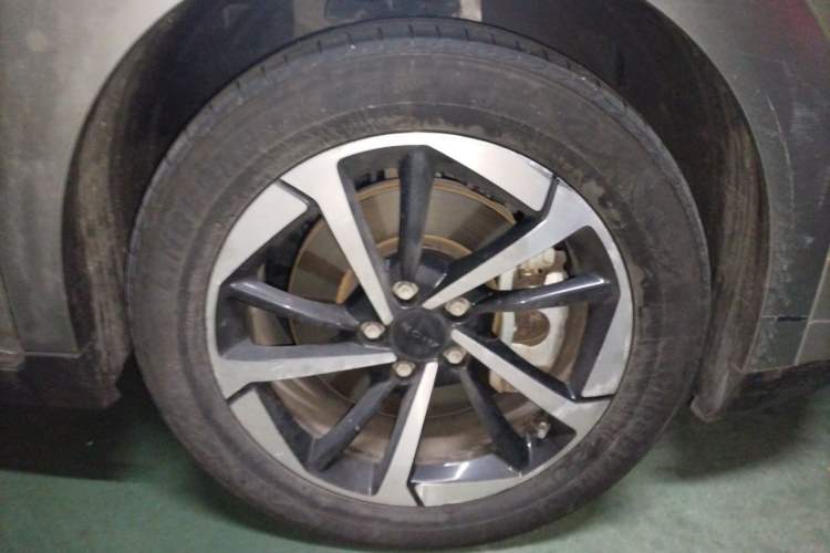 Used AION Y 2023 Plus 510 Smart Edition Right Front Wheel Hub