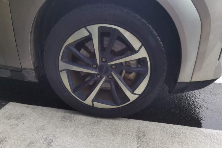 Used AION Y 2023 Plus 510 Smart Edition Right Front Wheel Hub