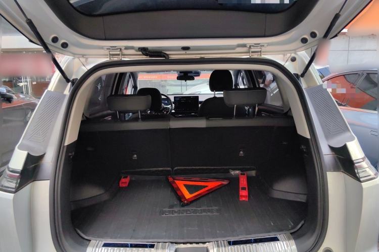 Used AION Y 2023 Younger Trunk