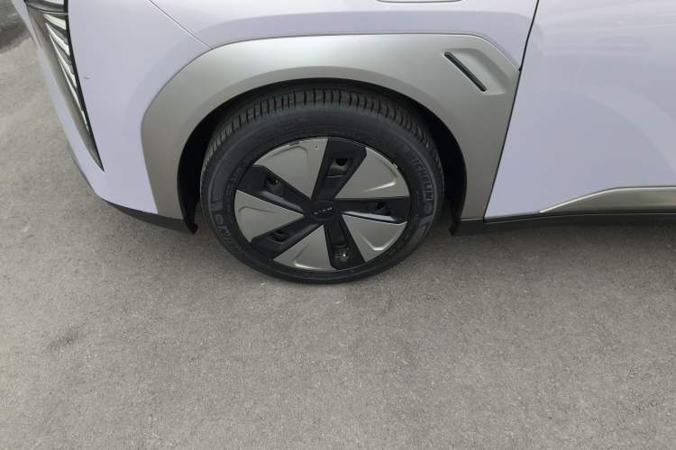 Used AION Y 2023 Younger Exterior 4