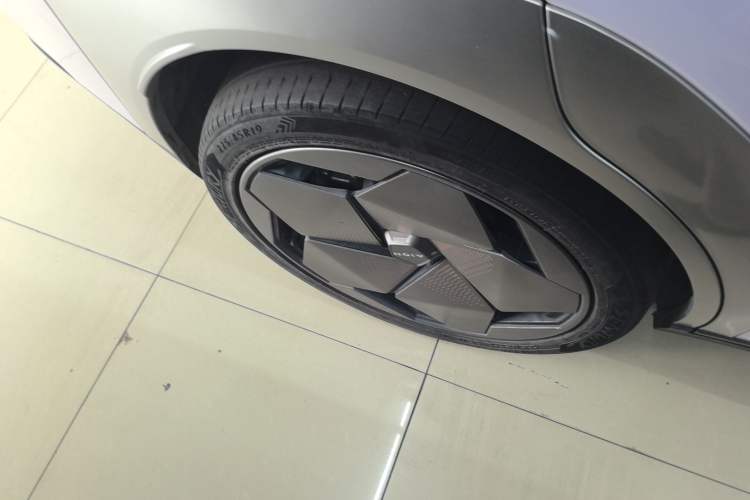 Used AION Y 2023 Plus 510 Smart Edition Exterior 5