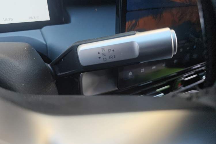 Used AION Y 2023 Plus 510 Tech Edition Gear Lever