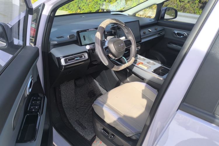 Used AION Y 2023 Plus 510 Smart Edition Interior 1