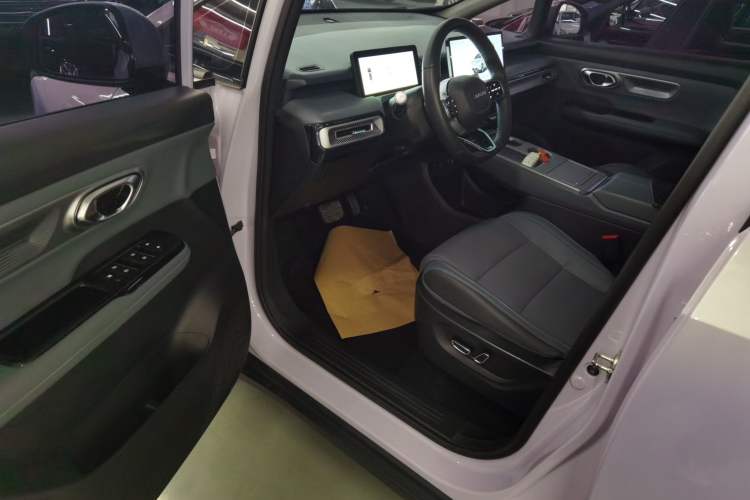 Used AION Y 2023 Younger Star Edition Interior 3