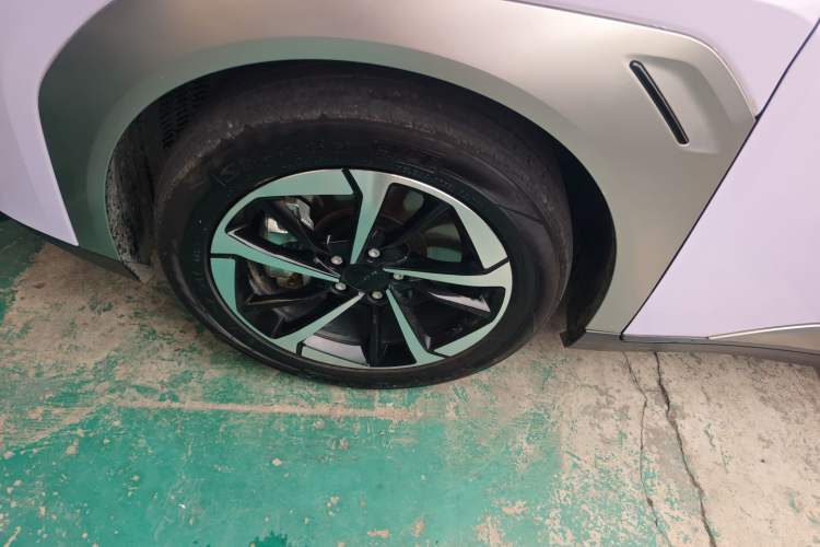 Used AION Y 2023 Plus 510 Smart Edition Left Front Wheel Hub