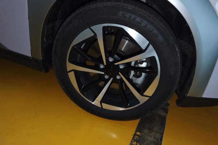 Used AION Y 2023 Younger Star Edition Right Front Wheel Hub