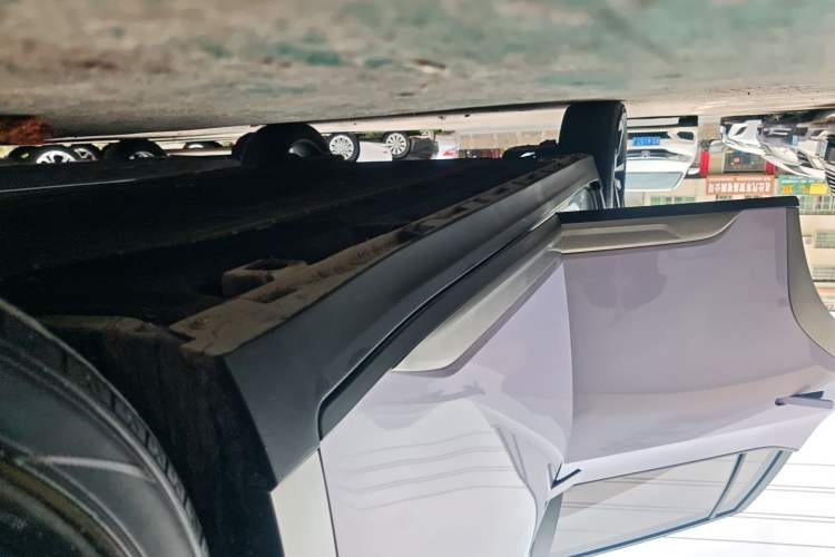 Used AION Y 2023 Plus 510 Smart Edition Right Side Sill