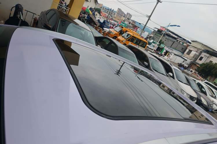 Used AION Y 2023 Plus 510 Smart Edition Roof