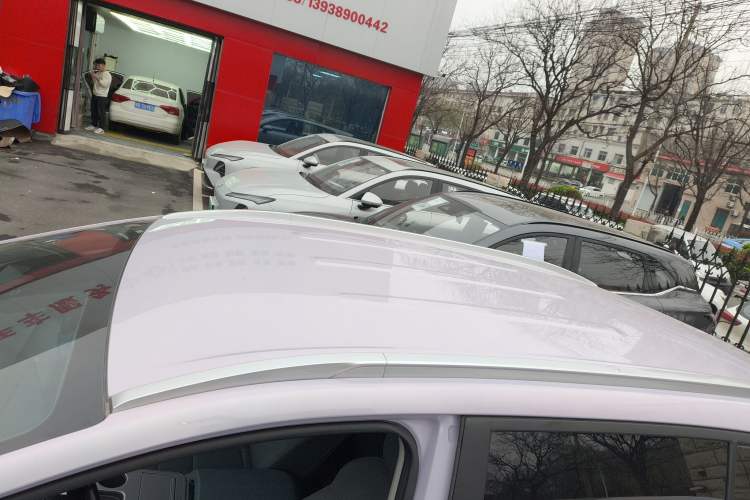 Used AION Y 2023 Younger Roof