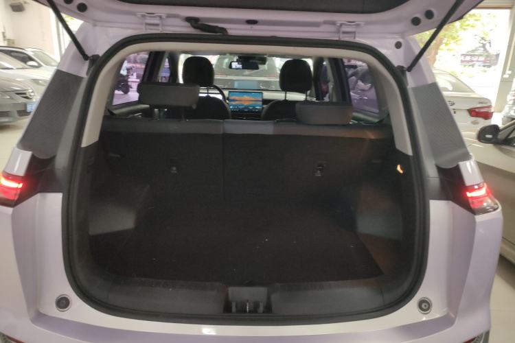 Used AION Y 2023 Younger Trunk