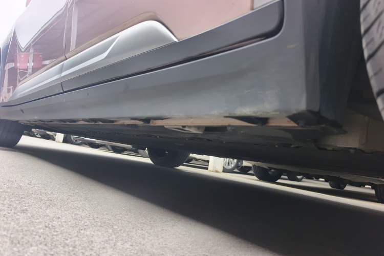 Used AION Y 2023 Younger Left Side Sill