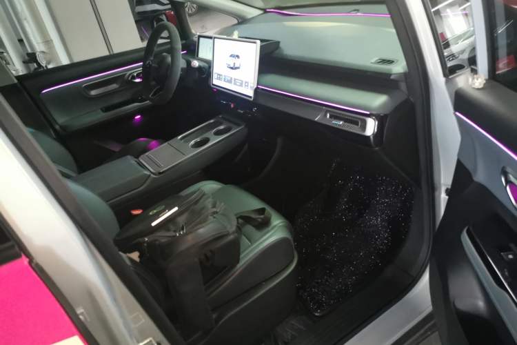 Used AION Y 2023 Younger Star Edition Right Front Seat
