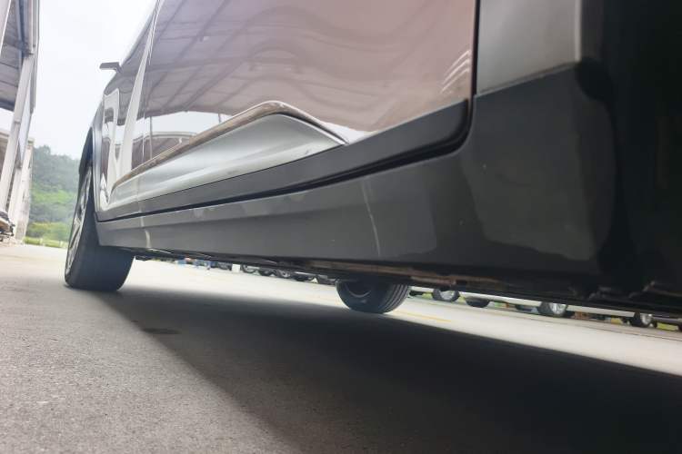 Used AION Y 2023 Younger Right Side Sill