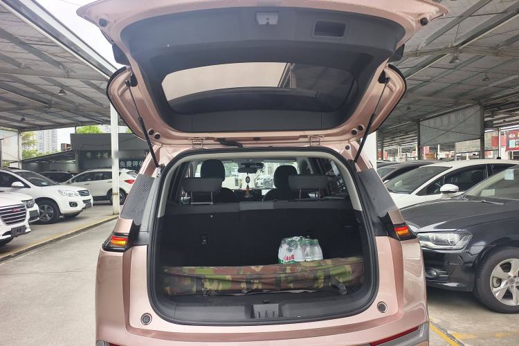 Used AION Y 2023 Younger Trunk