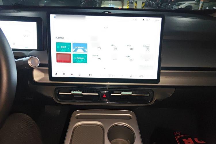 Used AION Y 2023 Plus 510 Smart Edition Audio And AC Panel