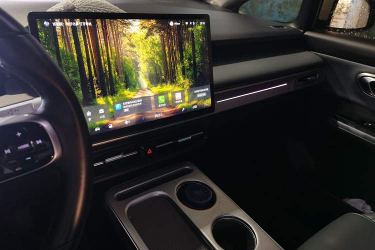 Used AION Y 2023 Plus 510 Smart Edition Audio And AC Panel