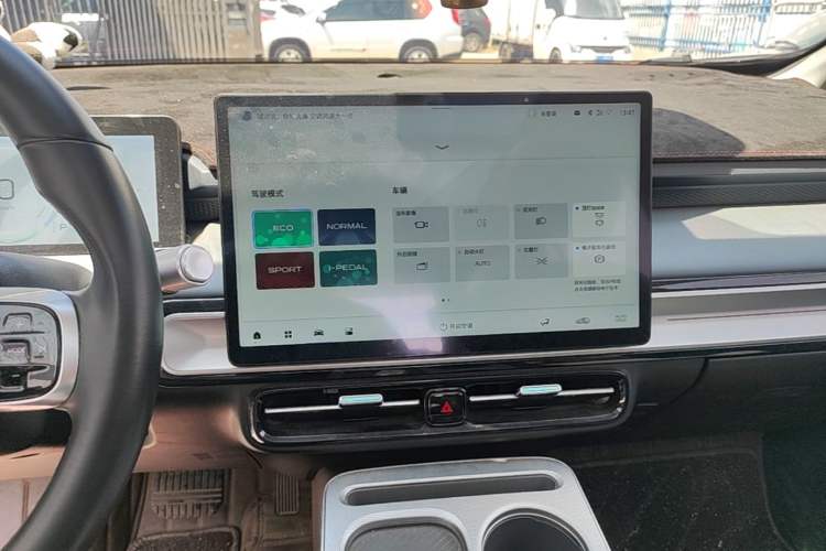 Used AION Y 2023 Plus 510 Smart Edition Audio And AC Panel