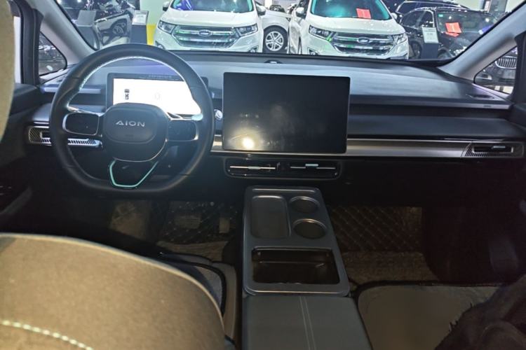 Used AION Y 2023 Younger Center Console