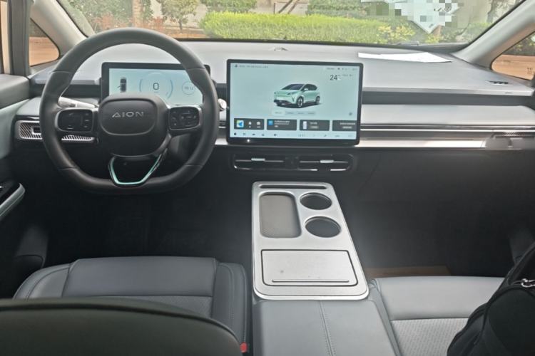 Used AION Y 2023 Plus 510 Smart Edition Center Console