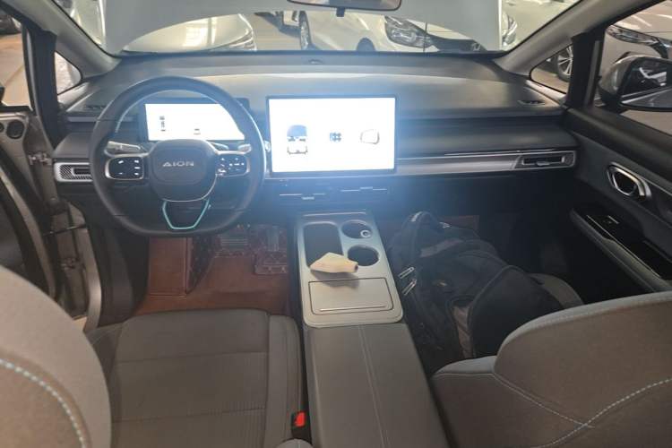 Used AION Y 2023 Plus 510 Enjoy Edition Center Console