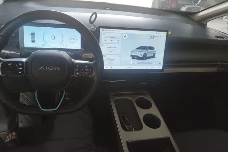 Used AION Y 2023 Younger Center Console