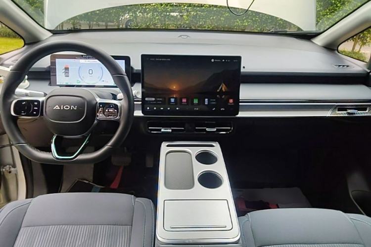 Used AION Y 2023 Younger Center Console