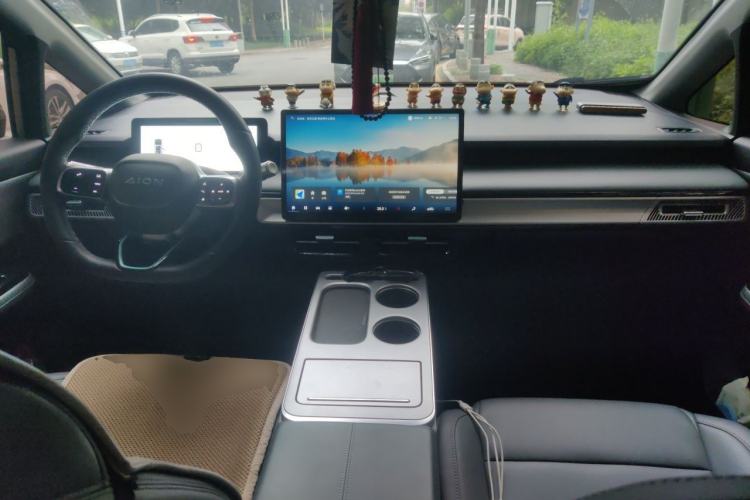 Used AION Y 2023 Younger Center Console
