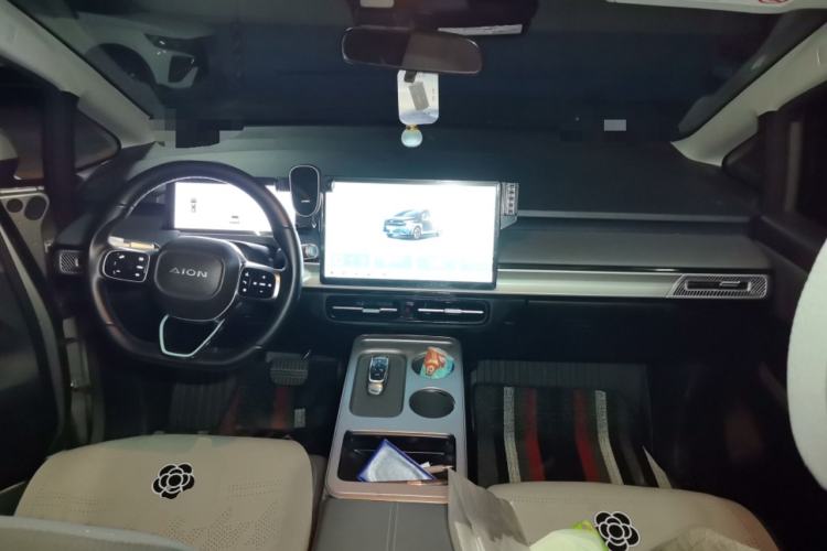 Used AION Y 2023 Younger Center Console