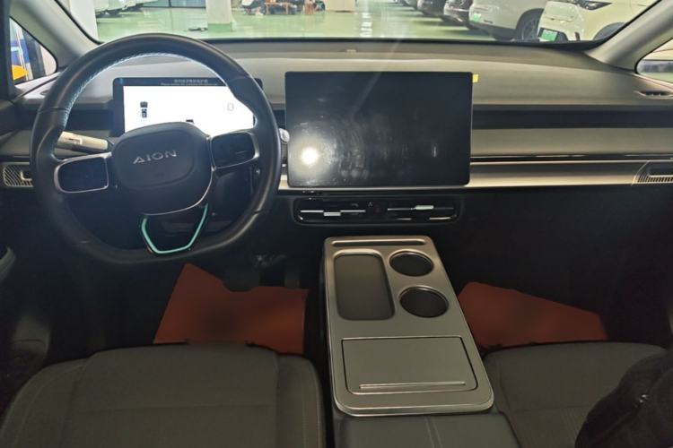 Used AION Y 2023 Plus 510 Executive Edition Center Console