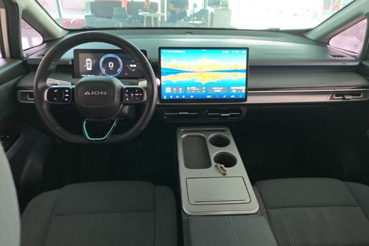 Used AION Y 2023 Younger Center Console