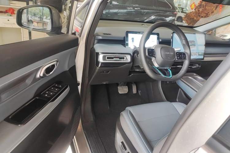 Used AION Y 2023 Plus 610 Smart Edition Ternary Lithium Driver Seat