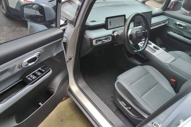 Used AION Y 2023 Younger Star Edition Driver Seat