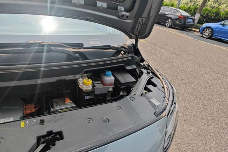 Used AION Y 2023 Plus 510 Smart Edition Engine Bay Left