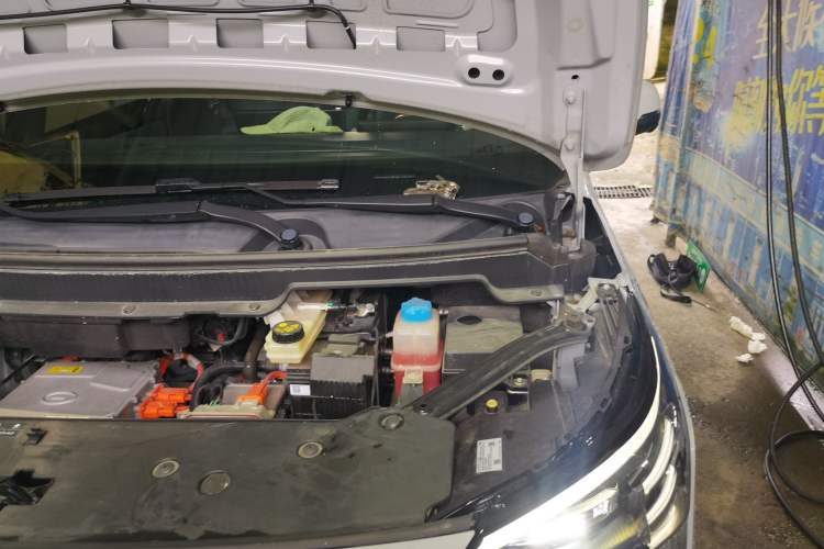 Used AION Y 2023 Plus 510 Smart Edition Engine Bay Left