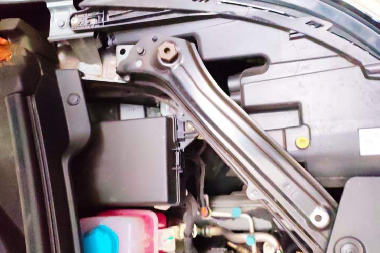 Used AION Y 2023 Younger Engine Bay Left