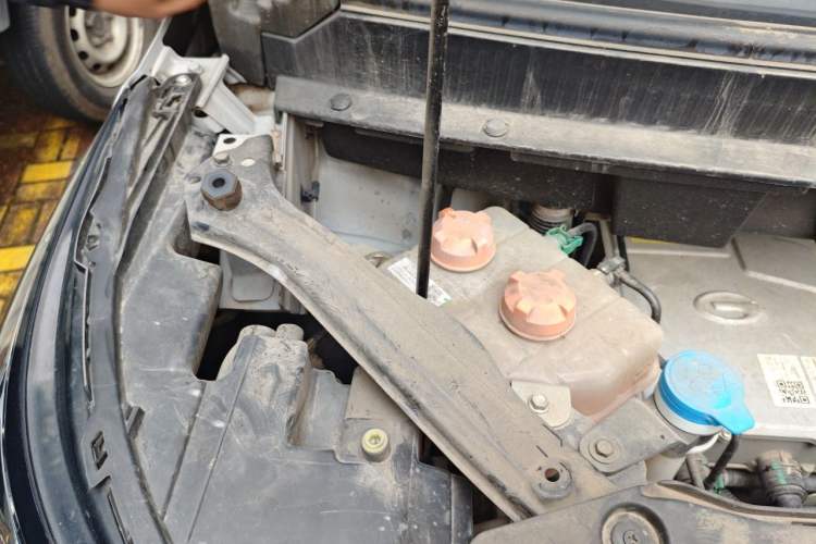 Used AION Y 2023 Younger Engine Bay Right