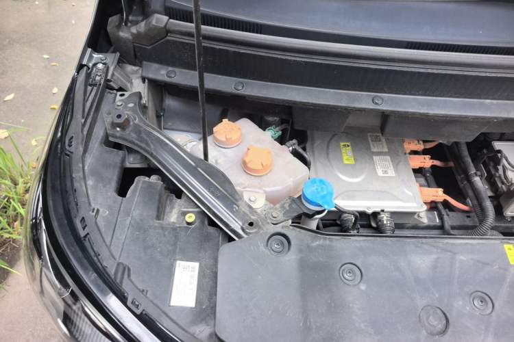 Used AION Y 2023 Younger Engine Bay Right