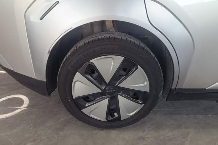 Used AION Y 2023 Younger Exterior 5