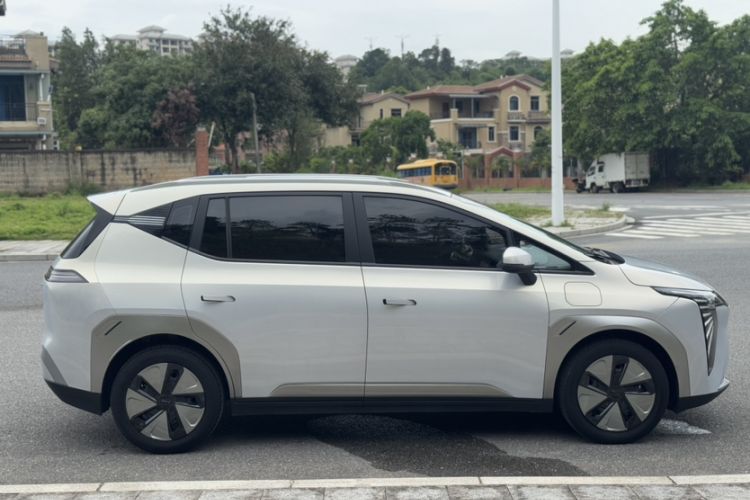 Used AION Y 2023 Younger Exterior 7