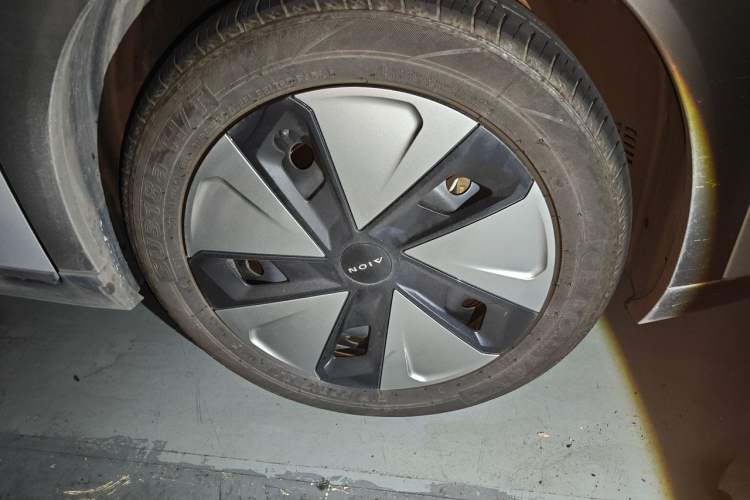 Used AION Y 2023 Younger Exterior 7