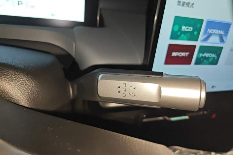 Used AION Y 2023 Plus 510 Smart Edition Gear Lever