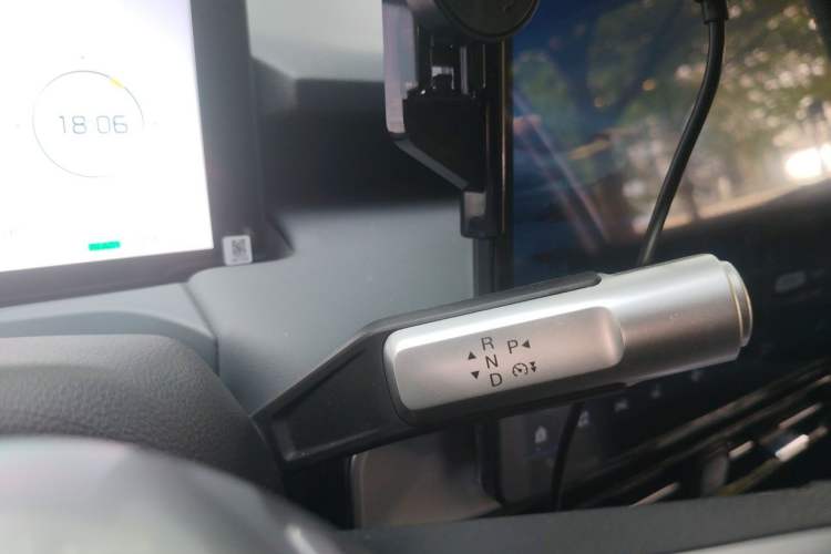 Used AION Y 2023 Plus 510 Enjoy Edition Gear Lever