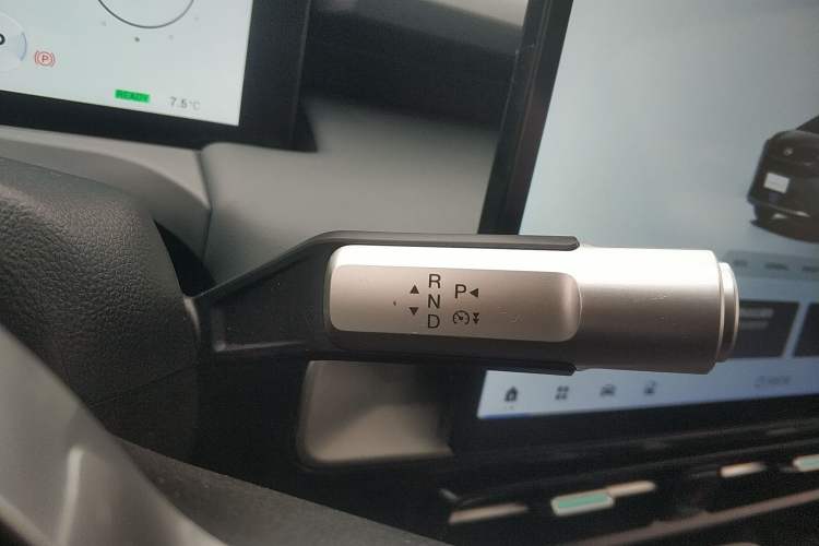 Used AION Y 2023 Plus 510 Smart Edition Gear Lever