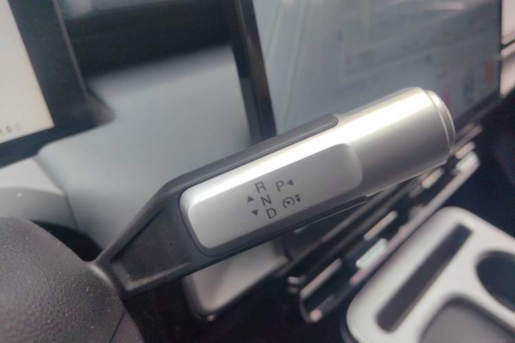 Used AION Y 2023 Plus 510 Enjoy Edition Gear Lever