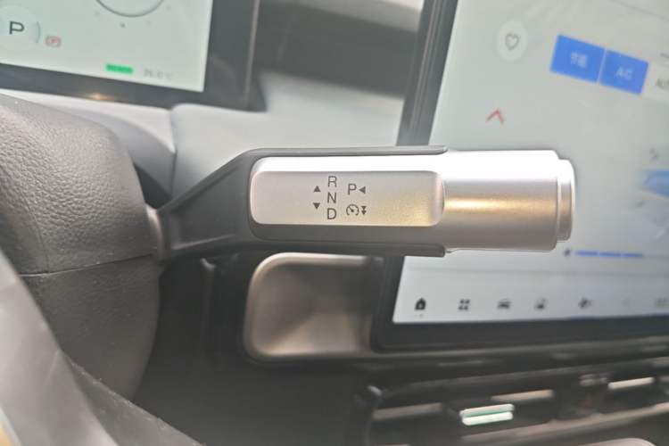 Used AION Y 2023 Plus 510 Smart Edition Gear Lever