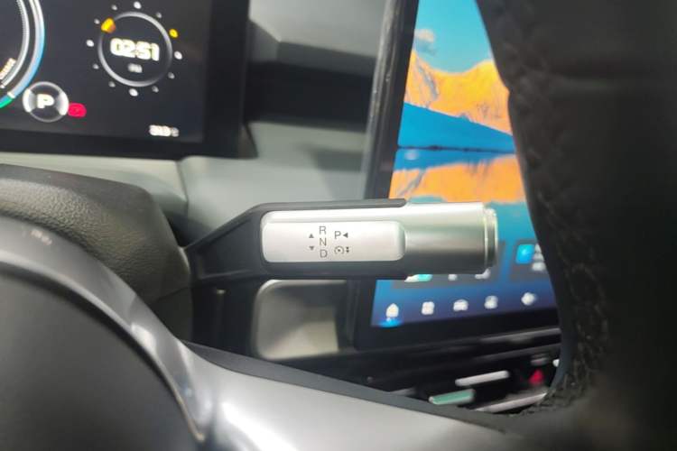 Used AION Y 2023 Plus 510 Enjoy Edition Gear Lever